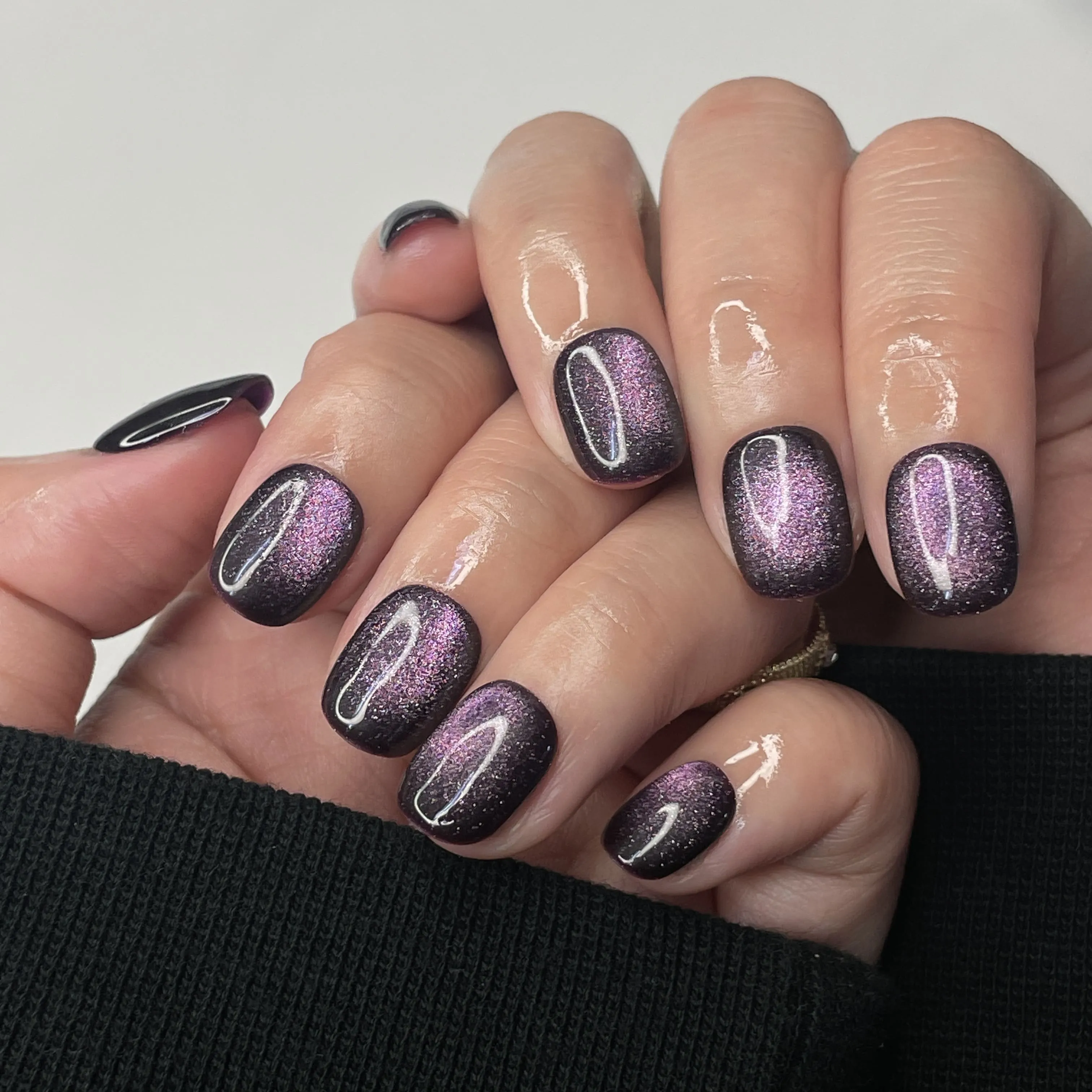 Dark purple Cat Eye Nails